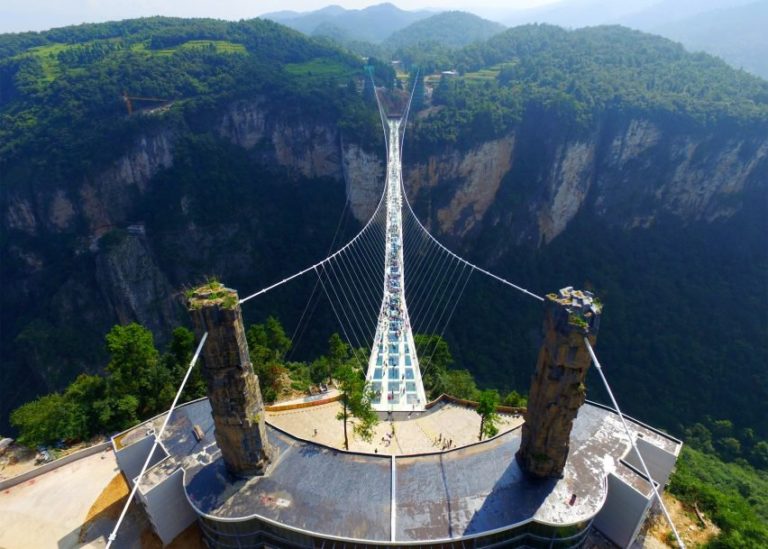 Jembatan Kaca Tertinggi Dan Terpanjang Di Cina - Ikons.id