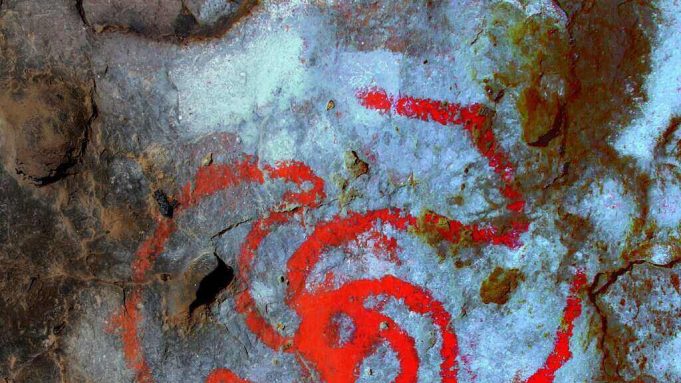 Gambar yang disempurnakan dari simbol di Pinwheel Cave. (Devlin Gandy)